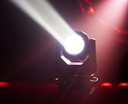 LED прибор Cameo MOVO BEAM 200