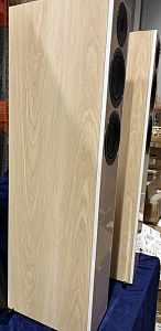 Напольная акустическая система Wharfedale Diamond 12.4 Цвет: Светлый дуб [LIGHT OAK]