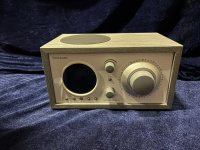 Радиоприемник с часами Tivoli Model One+