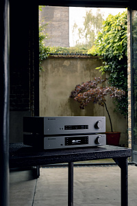 Интегральный стереоусилитель Cambridge Audio CXA61  Lunar Grey