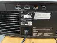 Кинотеатральный 4К-проектор JVC DLA-NZ500B с лазерным источником света