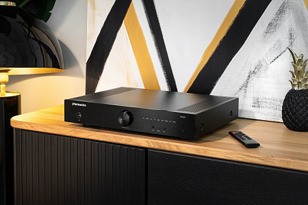 Комплект стереоусилитель PHAZE AUDIO VOLT black + проигрыватель винила DIANA valkyrian red