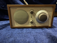 Радиоприемник Tivoli Model One Цвет: Бежевый/Орех [Classic Walnut]