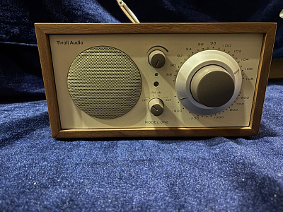 Радиоприемник Tivoli Model One Цвет: Бежевый/Орех [Classic Walnut]